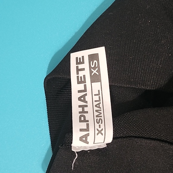 Alphalete button scrunch gym shorts XS - Picture 3 of 5